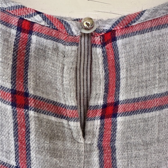 THML, CROP TOP. ROUND NECK, SHORT SLEEVE, EMBROIDERED FLORAL DESIGN. SIZE S - Picture 5 of 7